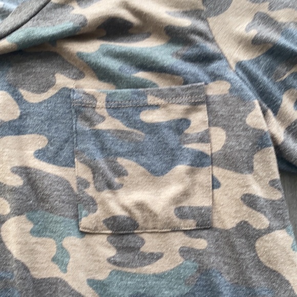 Camo Print Forever 21 top - Picture 3 of 8